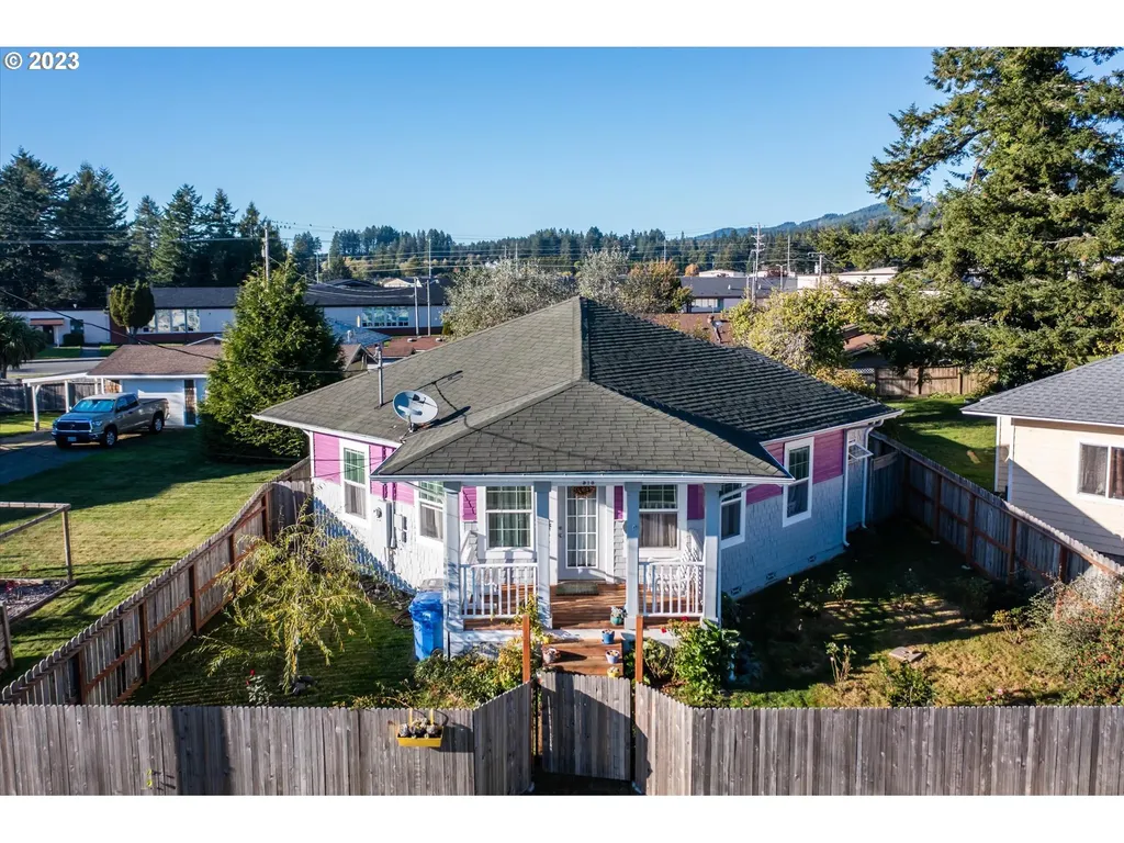 518 Pine Street Brookings OR 97415