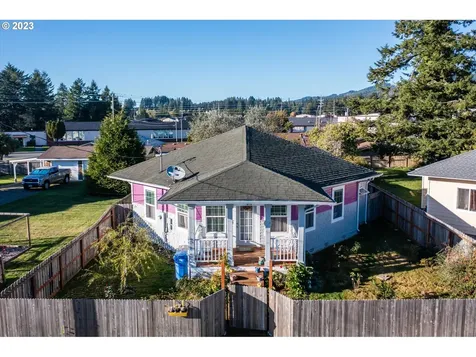 518 Pine Street Brookings OR 97415