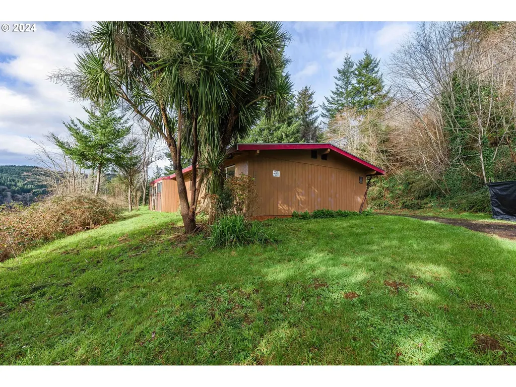 94505 Golf Course Lane North Bend OR 97459
