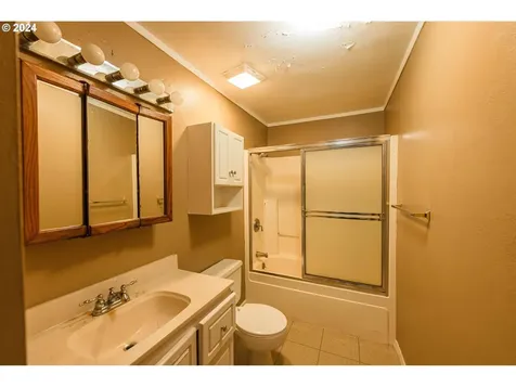94505 Golf Course Lane North Bend OR 97459