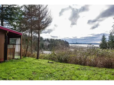 94505 Golf Course Lane North Bend OR 97459