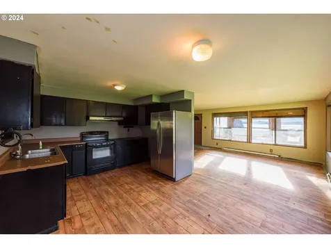 94505 Golf Course Lane North Bend OR 97459