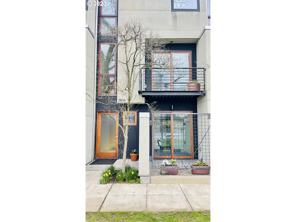 5834 Ne Center Commons Way Portland OR 97213
