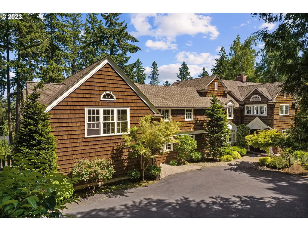 1962 S Military Road Portland OR 97219
