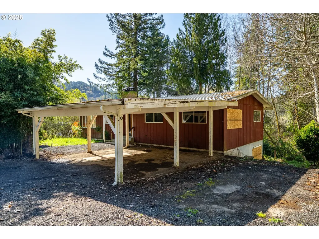 11736 Orchard Avenue Mapleton OR 97453