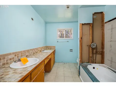 11736 Orchard Avenue Mapleton OR 97453
