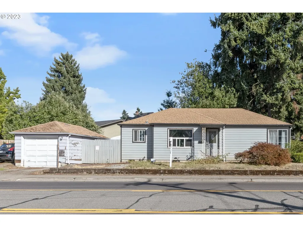 624 N Settlemier Avenue Woodburn OR 97071