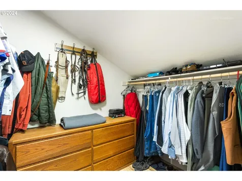 2825 Nw Eastway Court Beaverton OR 97006