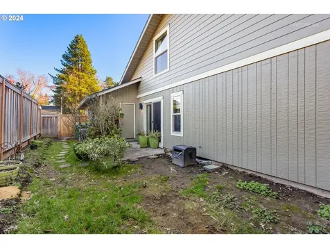2825 Nw Eastway Court Beaverton OR 97006