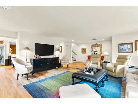 2825 Nw Eastway Court Beaverton OR 97006