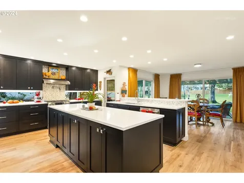 2825 Nw Eastway Court Beaverton OR 97006