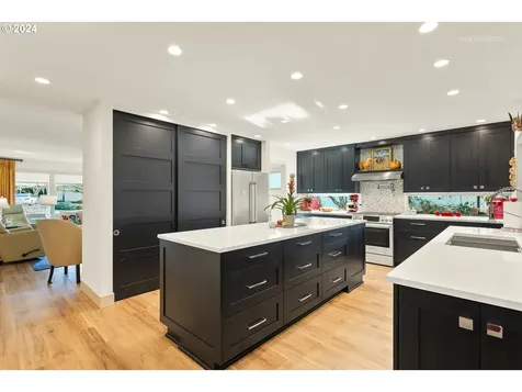 2825 Nw Eastway Court Beaverton OR 97006