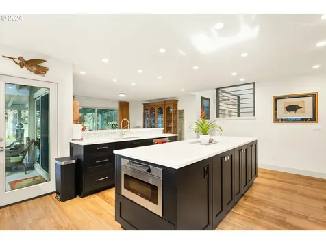2825 Nw Eastway Court Beaverton OR 97006
