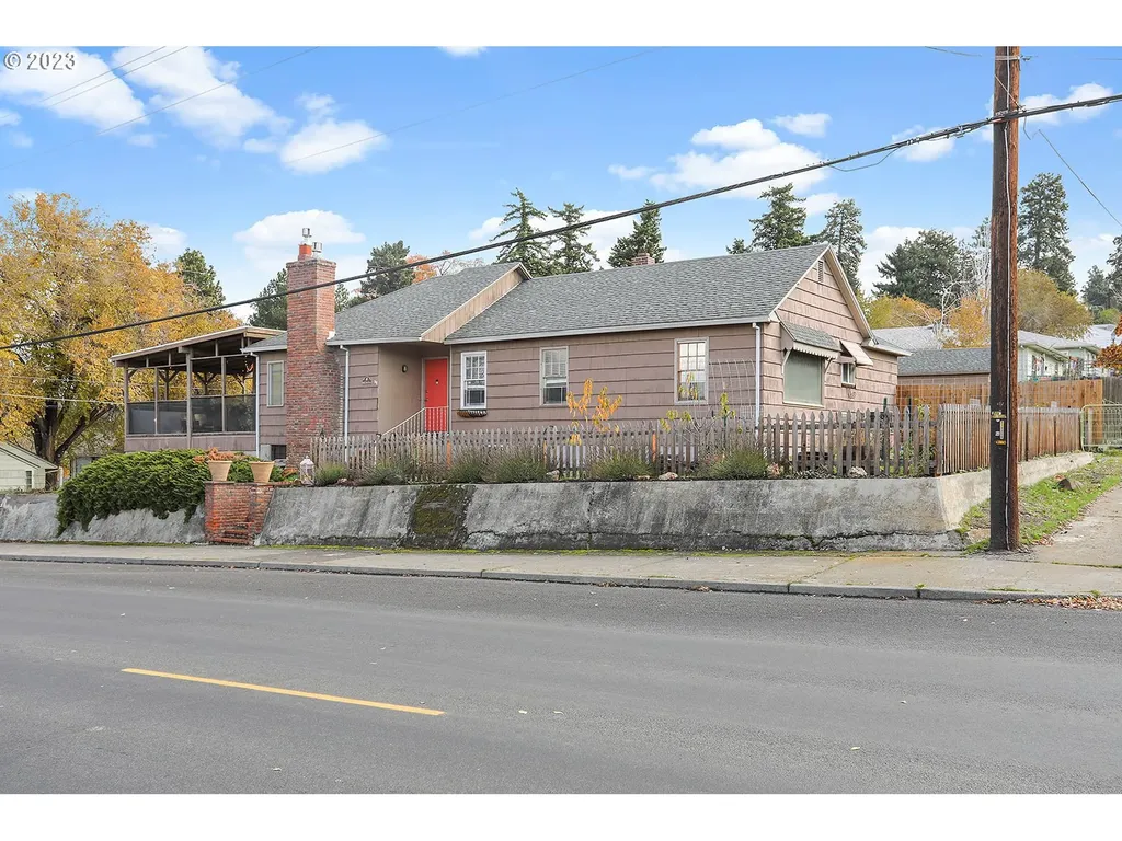 1812 Mount Hood Street The Dalles OR 97058