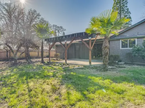 912 NW Oakwood Circle Mcminnville OR 97128