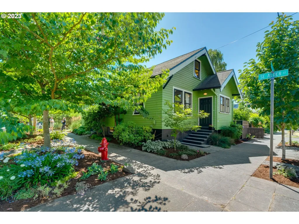 704 Se 42nd Avenue Portland OR 97215