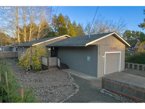 6732 SW Galley Avenue Lincoln City OR 97367
