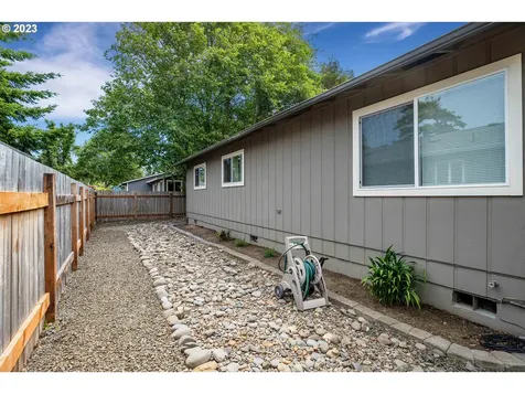 6732 SW Galley Avenue Lincoln City OR 97367
