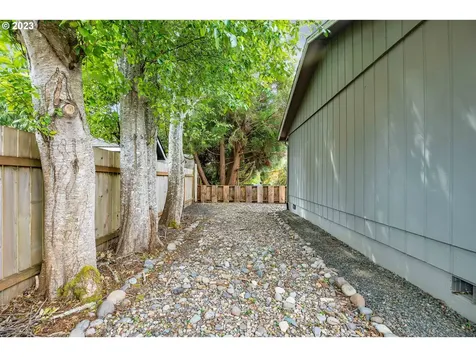 6732 SW Galley Avenue Lincoln City OR 97367
