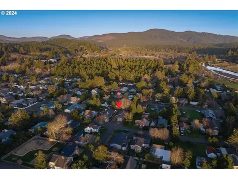 6732 SW Galley Avenue Lincoln City OR 97367