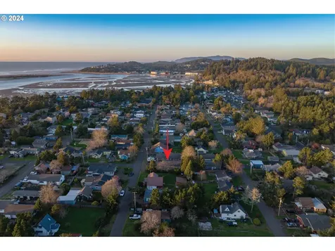6732 SW Galley Avenue Lincoln City OR 97367