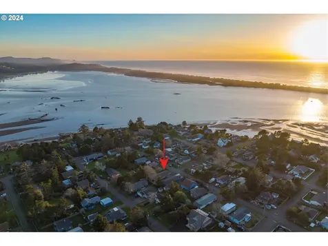 6732 SW Galley Avenue Lincoln City OR 97367