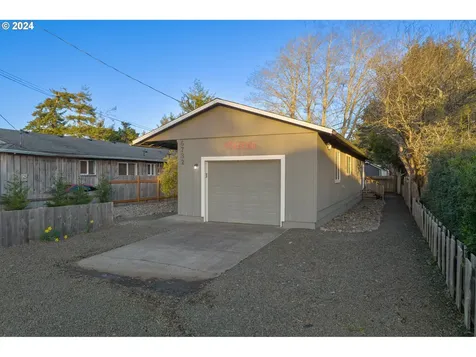 6732 SW Galley Avenue Lincoln City OR 97367