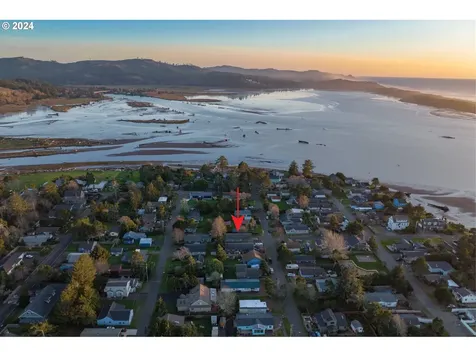 6732 SW Galley Avenue Lincoln City OR 97367