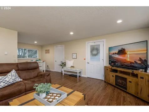6732 SW Galley Avenue Lincoln City OR 97367