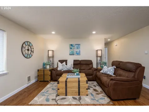 6732 SW Galley Avenue Lincoln City OR 97367