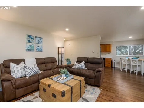 6732 SW Galley Avenue Lincoln City OR 97367