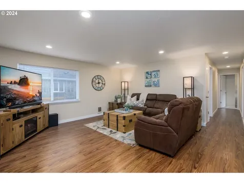 6732 SW Galley Avenue Lincoln City OR 97367