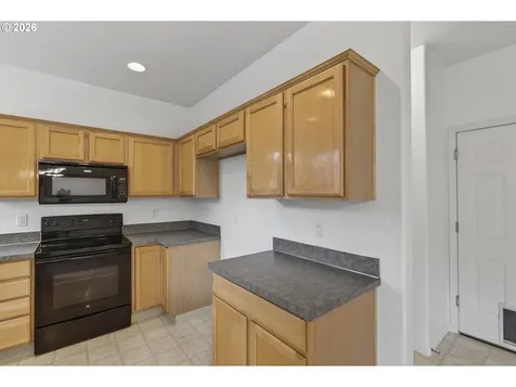 2718 NW 117th Circle Vancouver WA 98685
