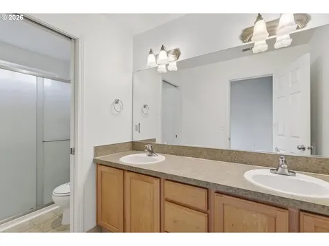2718 NW 117th Circle Vancouver WA 98685