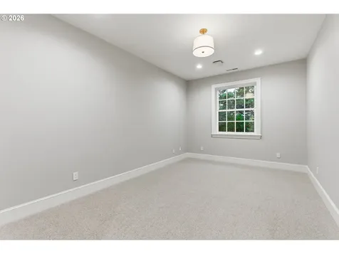 1415 S Military Road Portland OR 97219