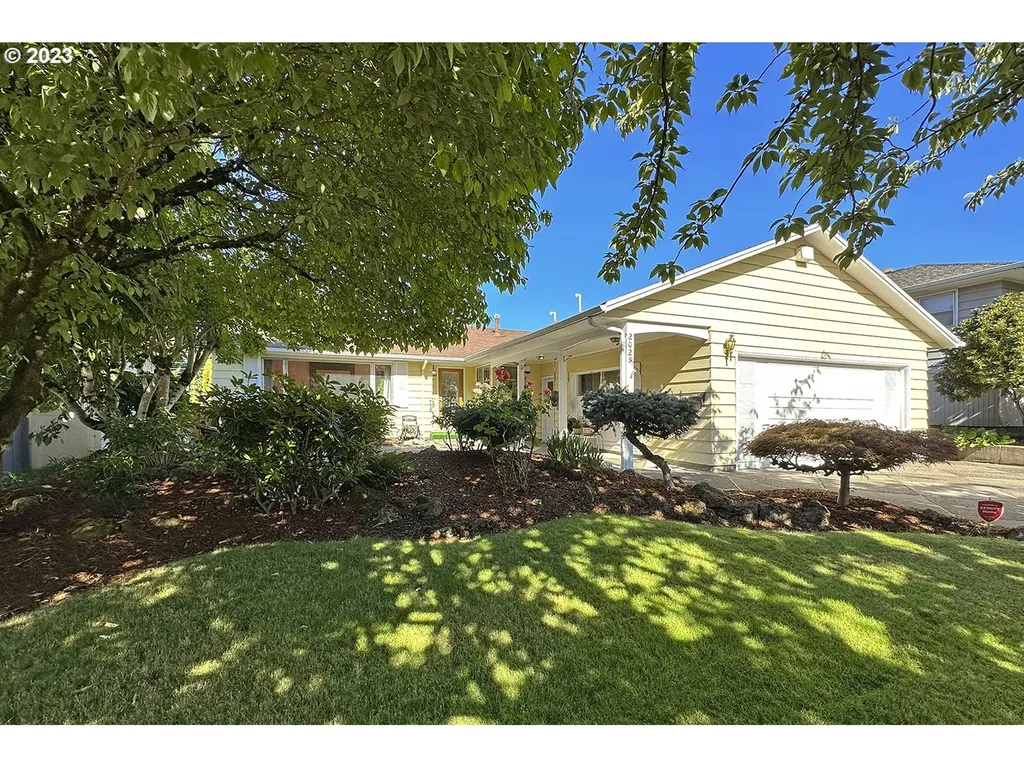 2025 Se 102nd Avenue Portland OR 97216