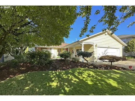 2025 Se 102nd Avenue Portland OR 97216