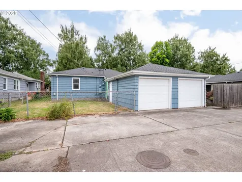 1034 16th Avenue Longview WA 98632
