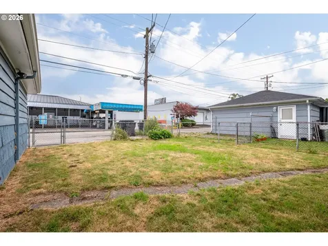 1034 16th Avenue Longview WA 98632