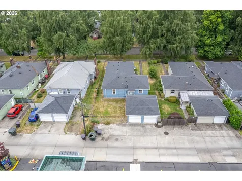 1034 16th Avenue Longview WA 98632
