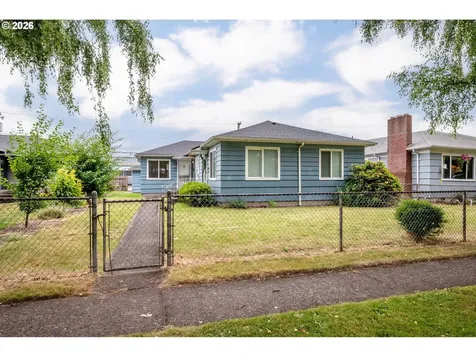 1034 16th Avenue Longview WA 98632