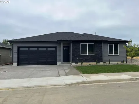 124 Elkton Street Sutherlin OR 97479