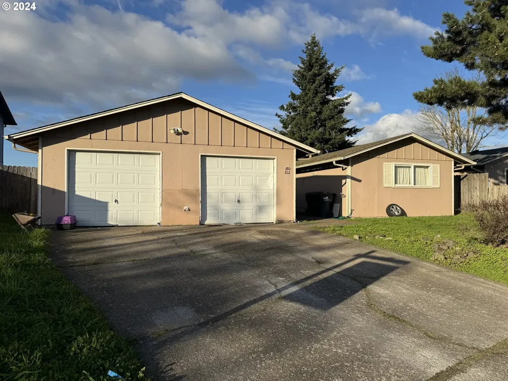 810/812 W Quinalt Street Springfield OR 97477