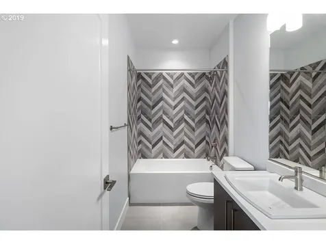 4453 SW Melville Portland OR 97221