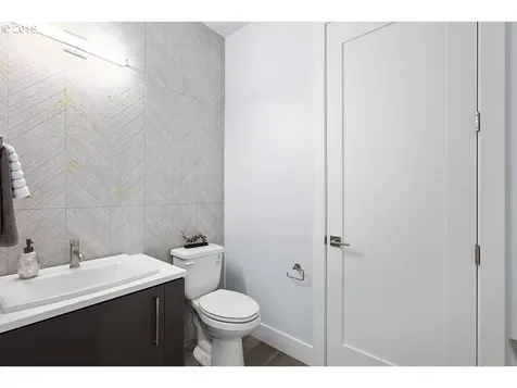 4453 SW Melville Portland OR 97221