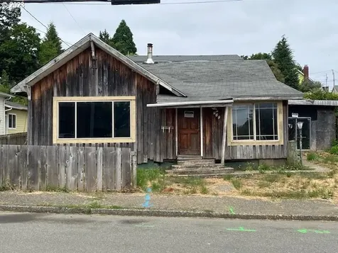 848 Johnson Avenue Coos Bay OR 97420