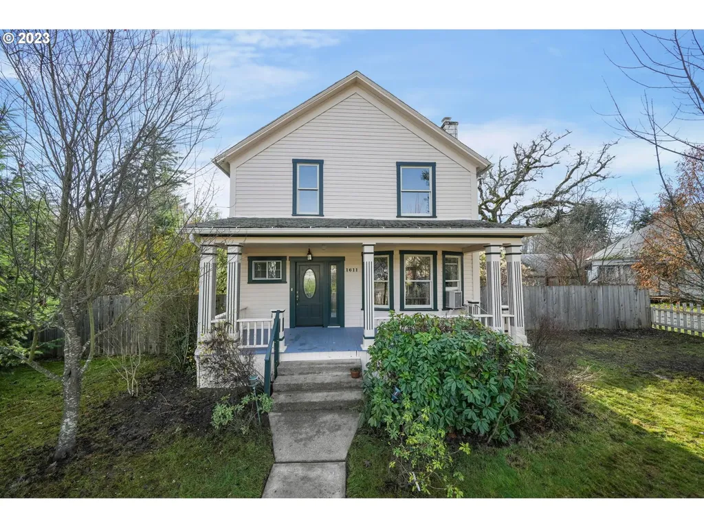 1611 W Main Street Cottage Grove OR 97424