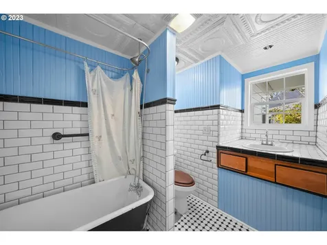 1611 W Main Street Cottage Grove OR 97424