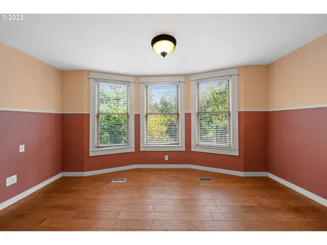 1611 W Main Street Cottage Grove OR 97424