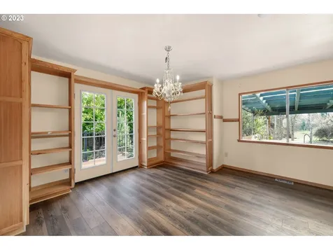 1611 W Main Street Cottage Grove OR 97424